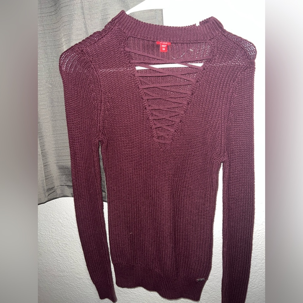 This is a burgundy sweater it has a lot of stretch to it. It’s in good condition